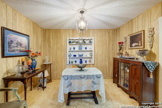 461 Highway 173 S Devine, TX 78016